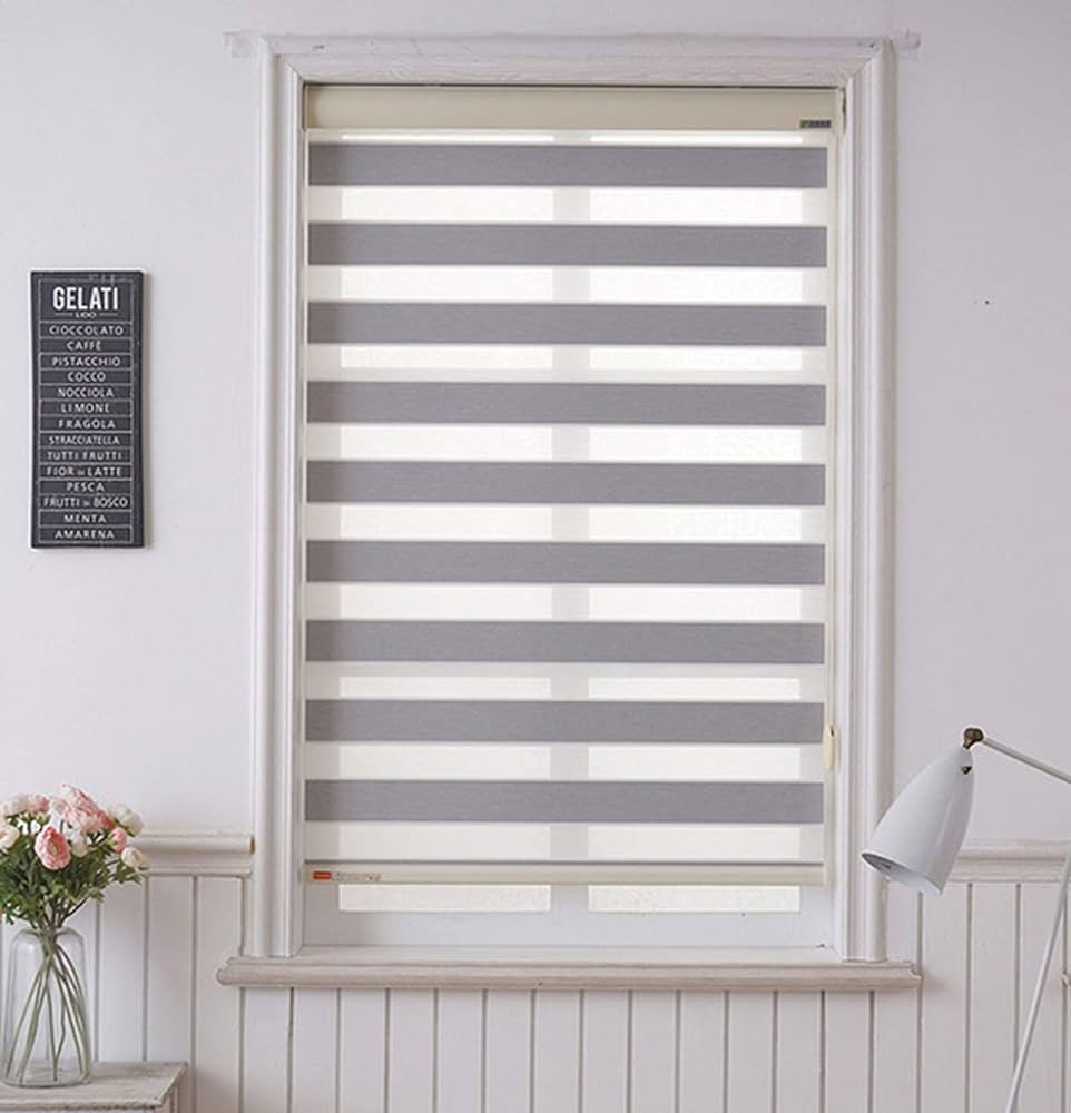 Revitalizujte vaš prostor uz naše zebra zavese prilagođene tačnim merama, uz besplatnu prezentaciju platana i montažu na vašoj kućnoj adresi. Sa širokim izborom od preko 200 dezena, ove moderne zavese obezbeđuju ne samo estetiku već i lako održavanje. Takođe, nudimo zebra zavese sa kukicama za dodatnu praktičnost i eleganciju.